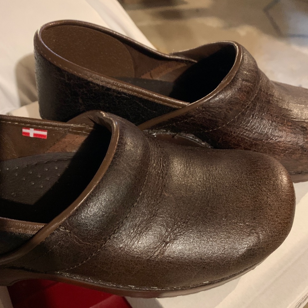 Sanita size 40 antique brown